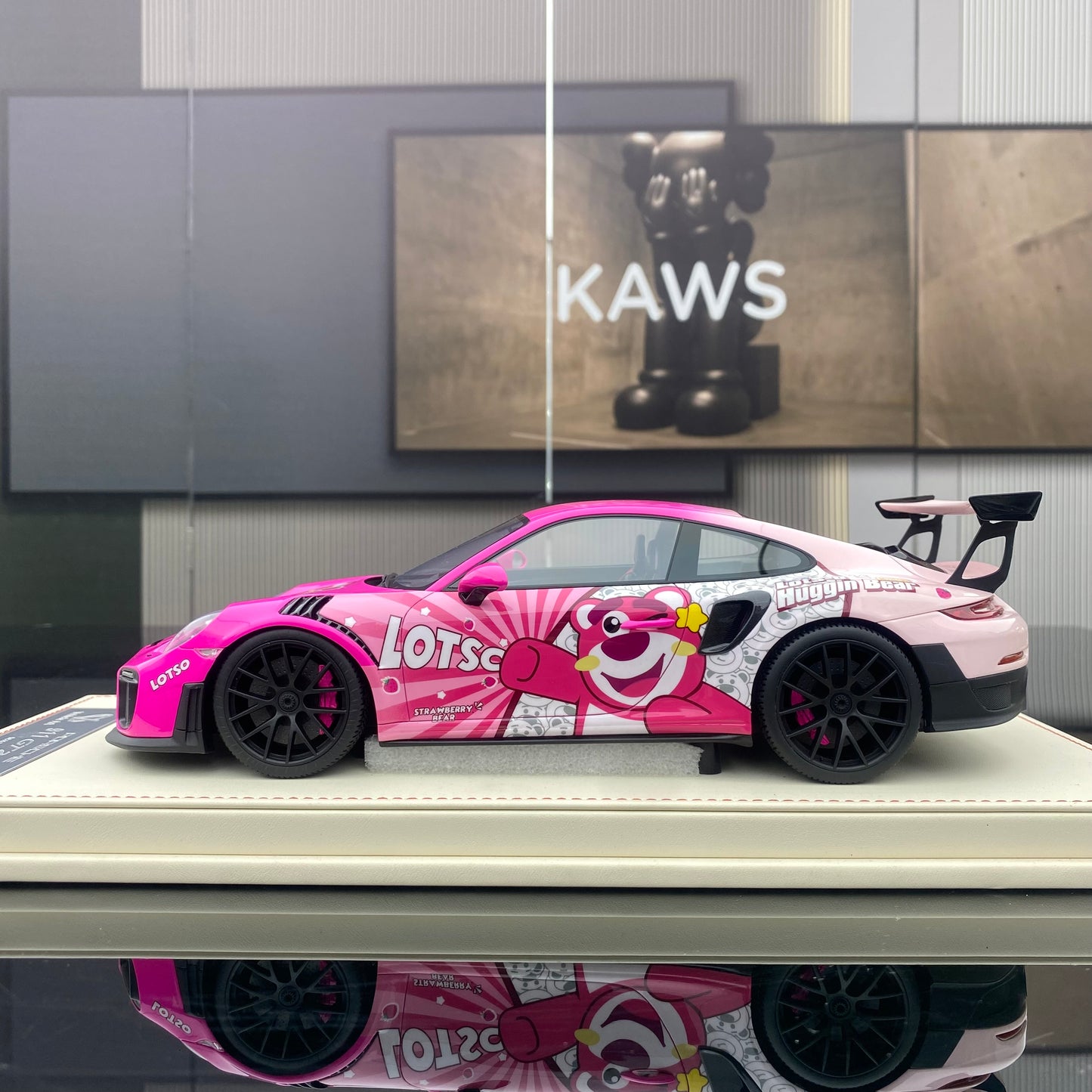 Vehículo Art1/18 Porsche 911 GT2RS Weissach Modelo de paquete
