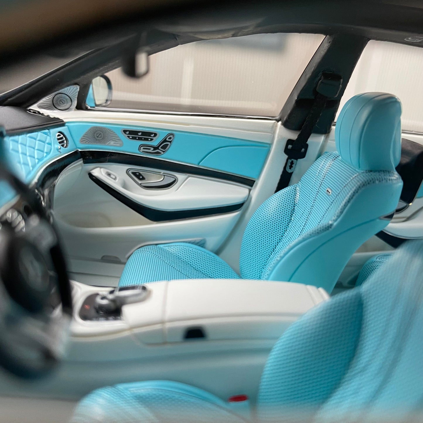 Modelo de coche de resina Mercedes-Benz S65L AMG a escala 1/18, adorno para regalo de cumpleaños.