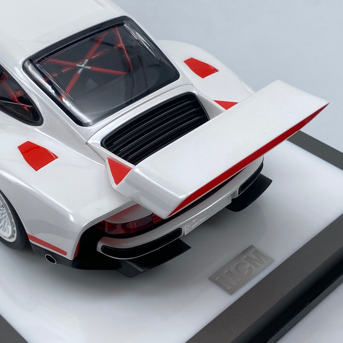 MCM 1/18 Porsche Singer DLS Turbo Pearl White Limited Edition Car Model Birthday Gift Ornaments