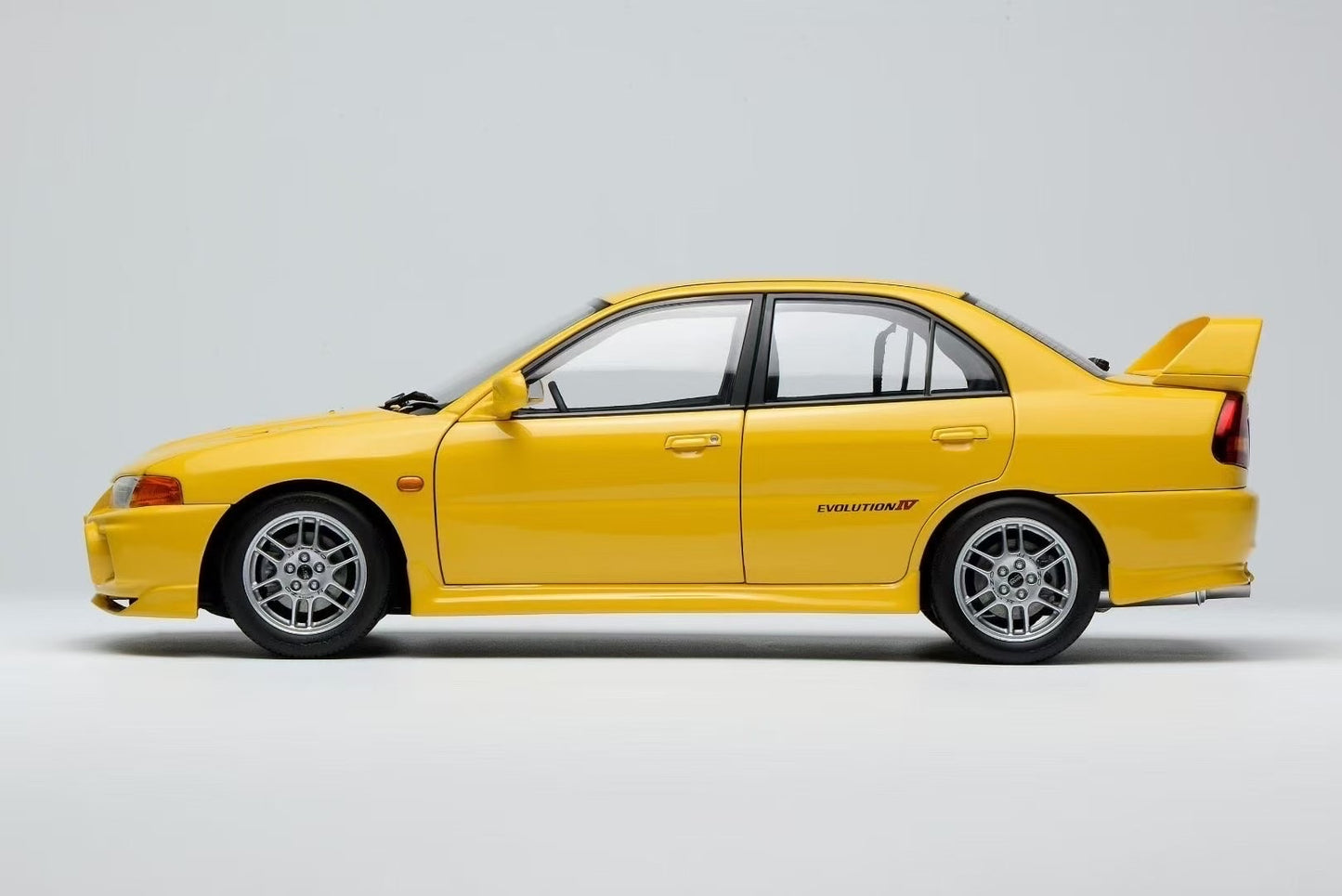 MOTORHELIX 1/18 Mitsubishi All - Open Alloy Car Model