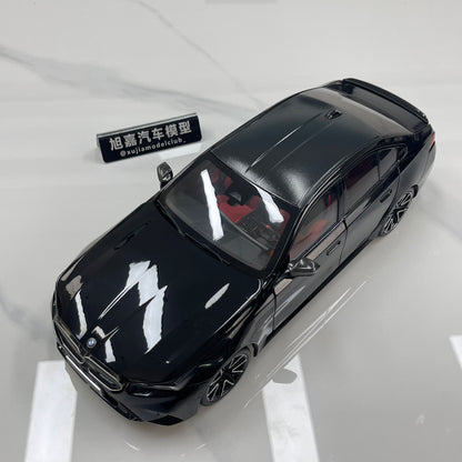 MINICHAMPS 1/18 BMW M5 2024 Metallic Black 110023801
