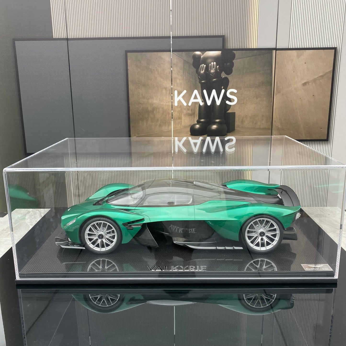 FRONTIART 1/8 Aston Martin Valkyire British Green FA Limited Edition Model