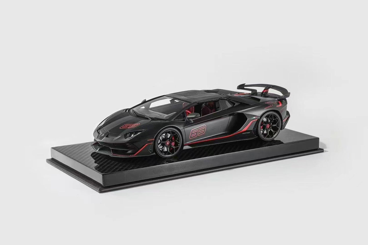 Runner & UU 1/18 Lamborghini SVJ Aventador