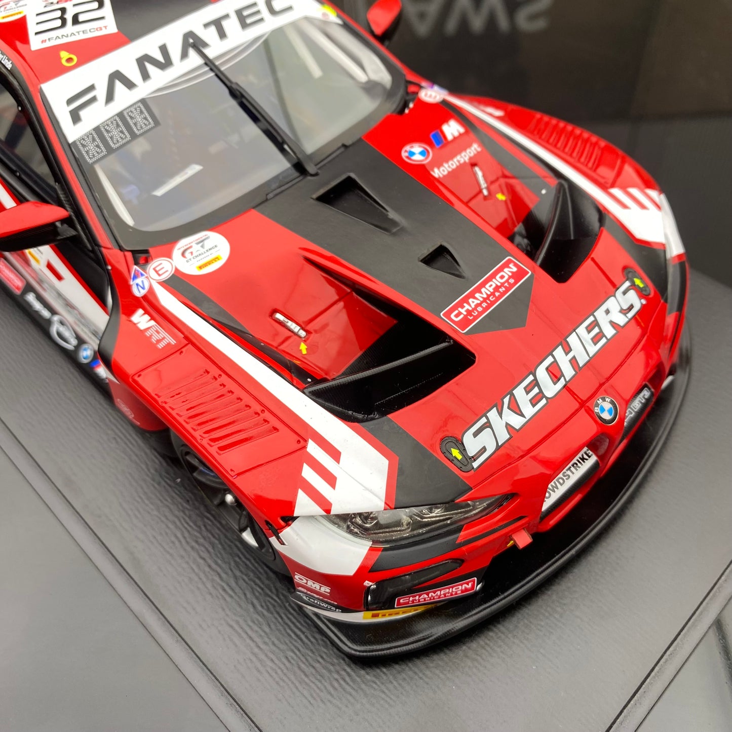 SPARK 1/18 BMW M4 GT3 WRT Team 2023 Spa Endurance Race No. 32 Red Paint Simulation Car Model Ornament