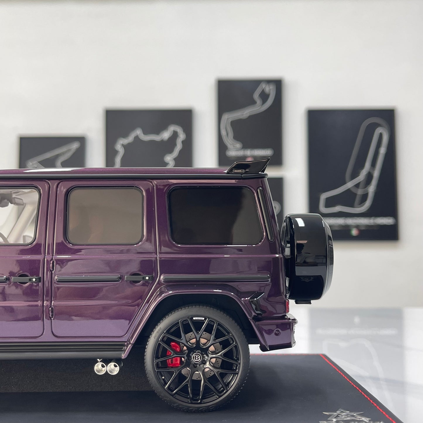 BBA MODEL 1/18 Brabus G800 Metallic Purple