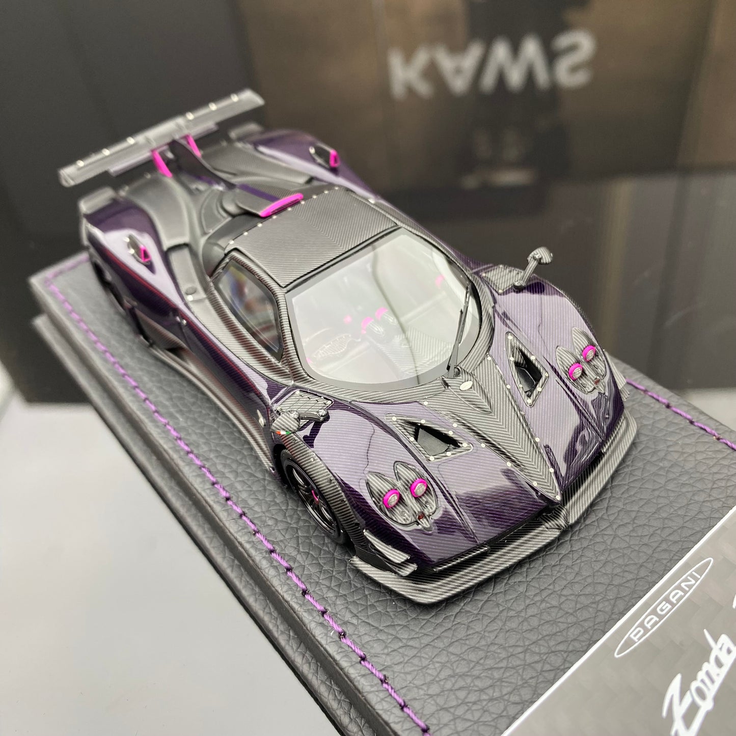 Adorno de coche PEAKO 1/43 Pagani Zonda Zun de edición limitada en carbono morado