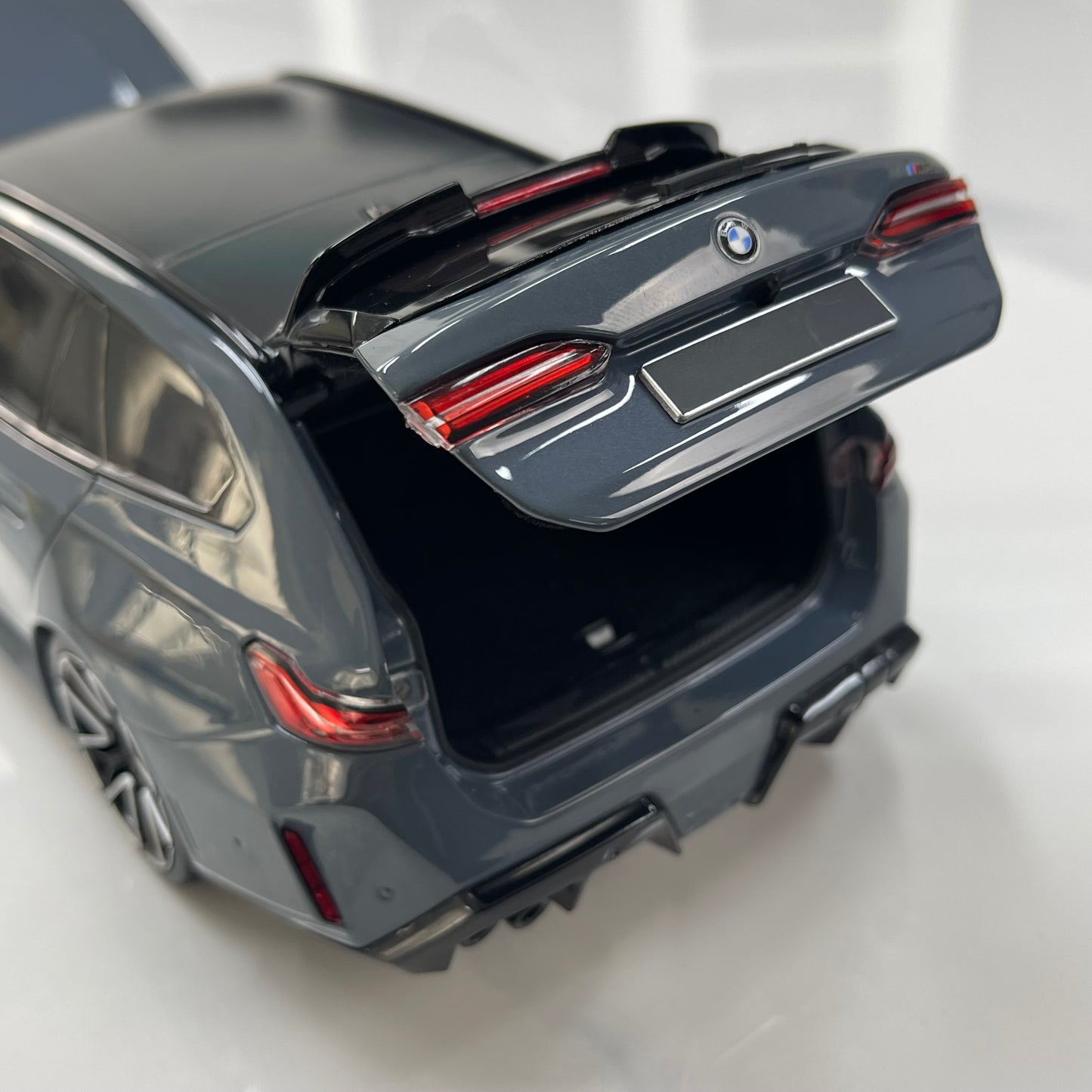 MINICHAMPS 1/18 BMW M5 Touring (2024) – Metallic Grey (110023901)