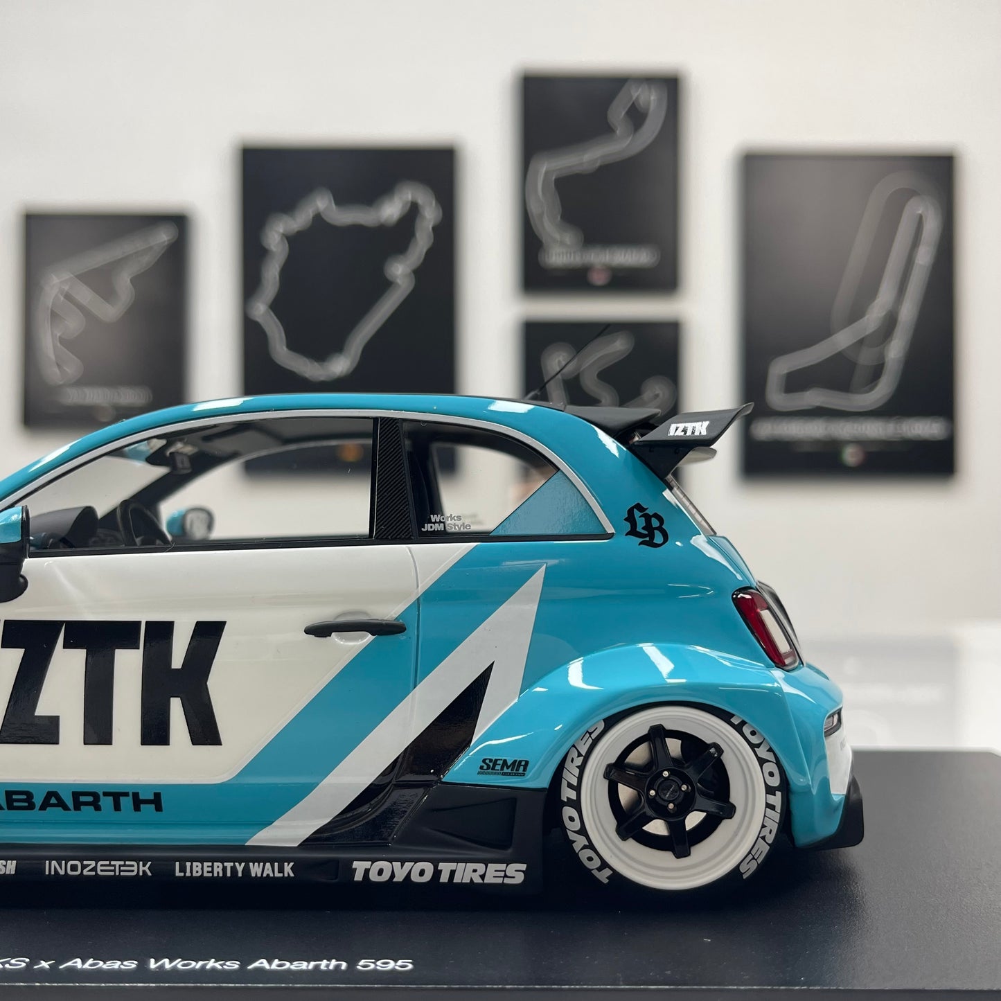 Topspeed 1/18 LB-WORKS x Abarth Works IZTK Abarth 95 – Blue & White Livery (TS0623)