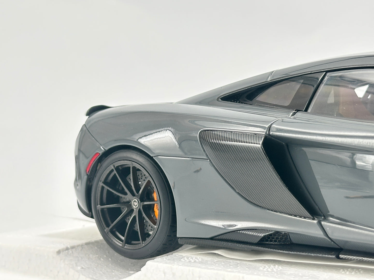 Auto Art 1/18 McLaren 675LT Grey Simulation Model Car