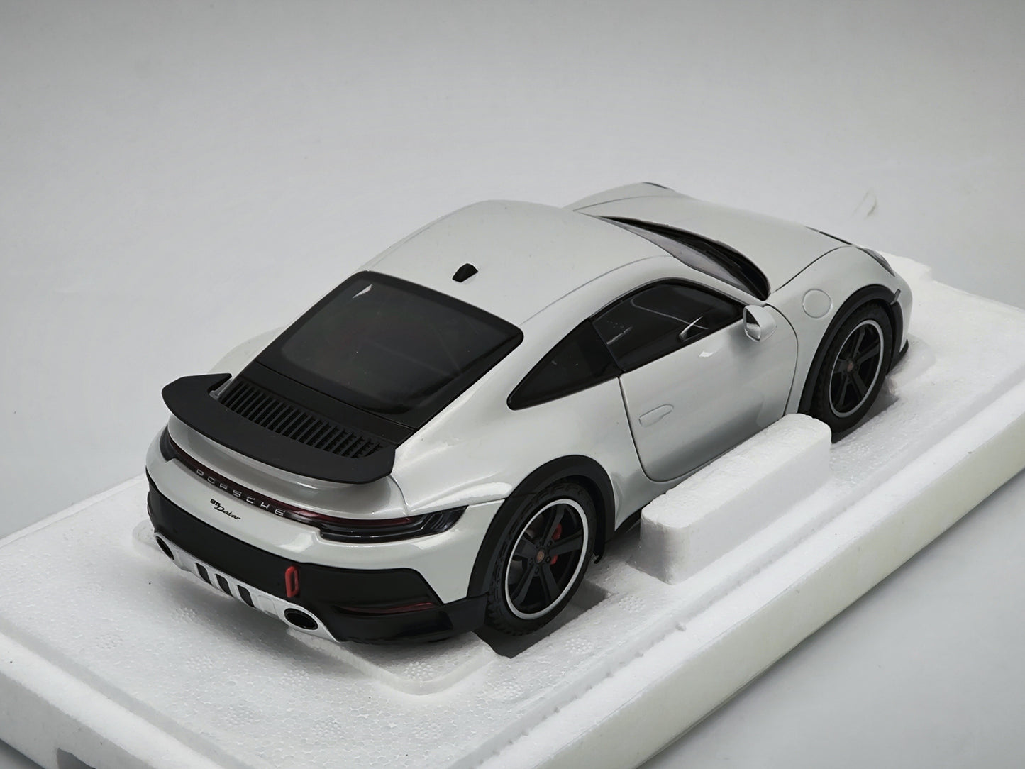 MINICHAMPS 1/18 Porsche 911 DAKAR Gray Alloy Car Model