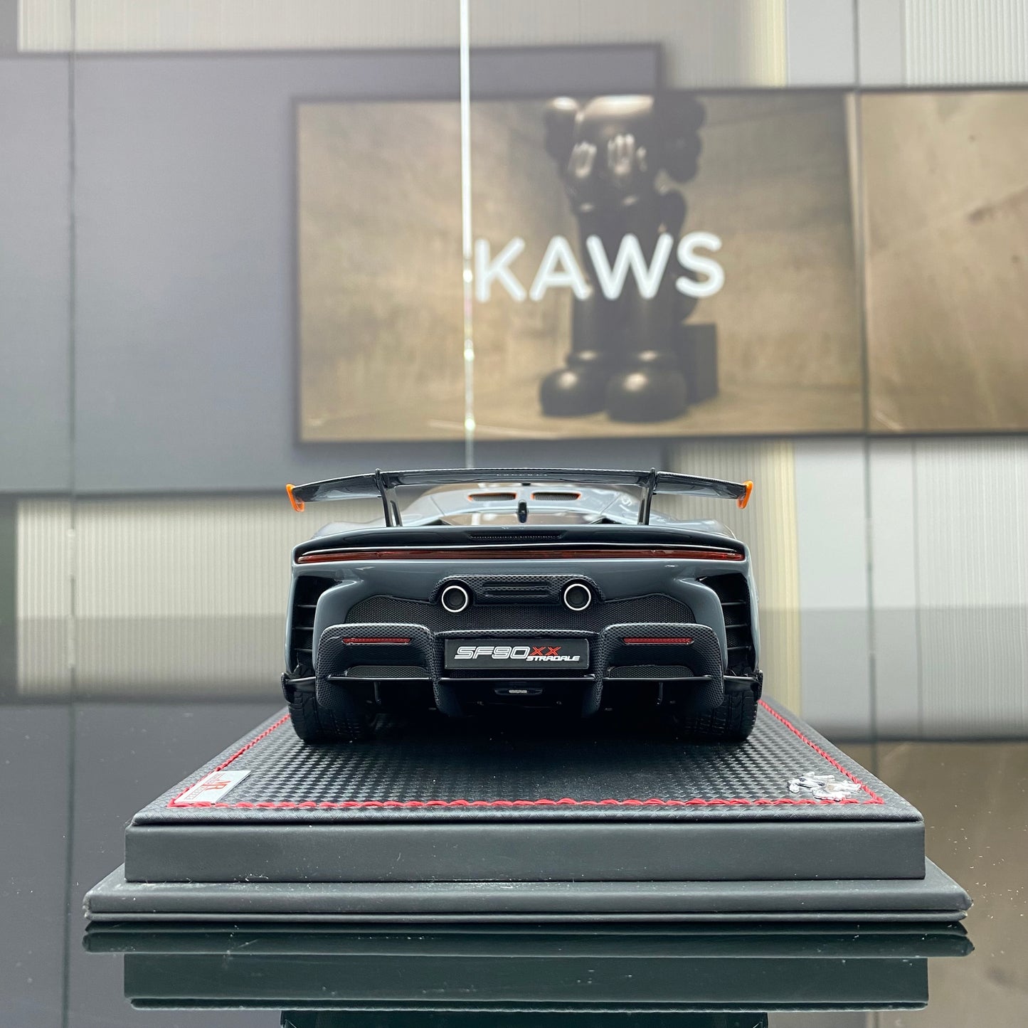 Ferrari SF90 XXStradale Nard Gray, edición especial, modelo de coche de simulación a escala 1/18