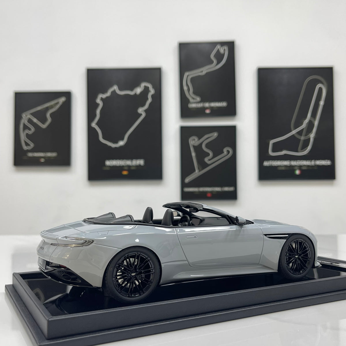 MOTORHELIX 1/18 Aston Martin DB12 Volante (Convertible) - Porcelain Grey (MH396)