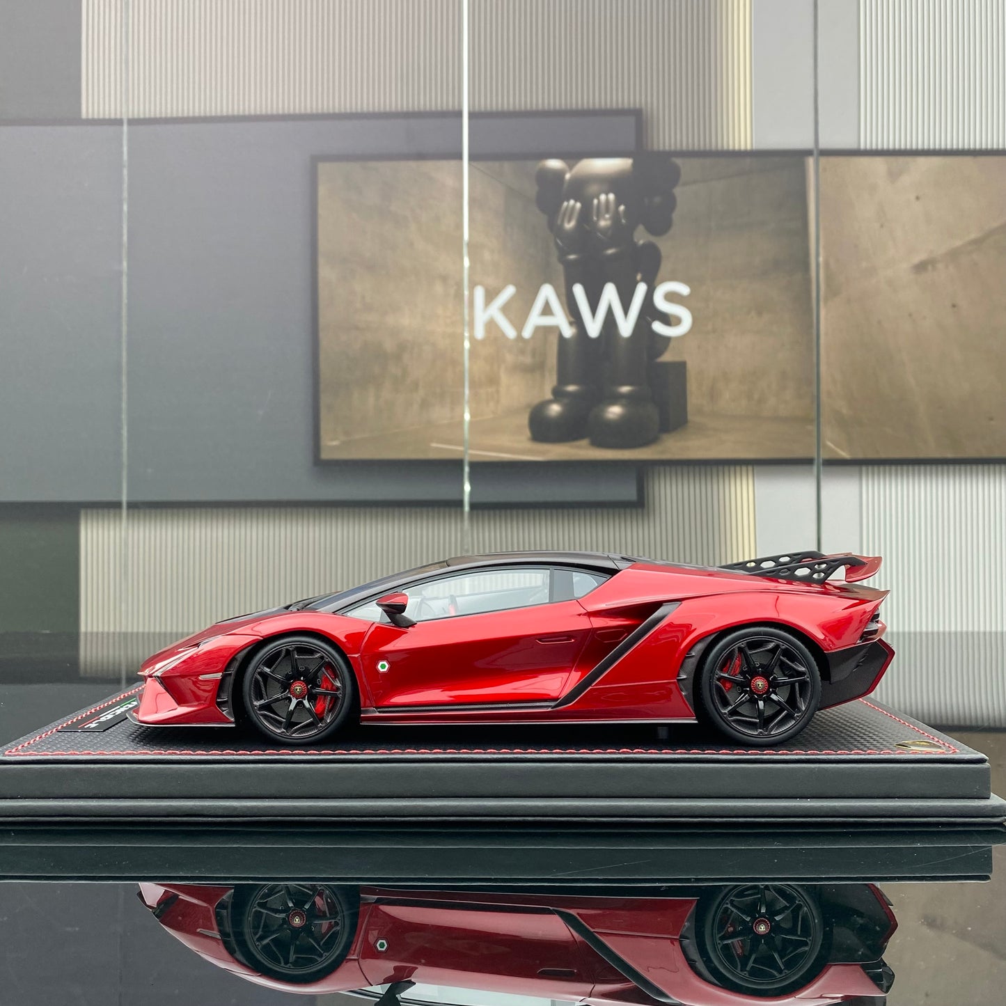 MR 1/18 Lamborghini Invencible coche deportivo con techo rígido rojo metalizado modelo de coche de edición limitada