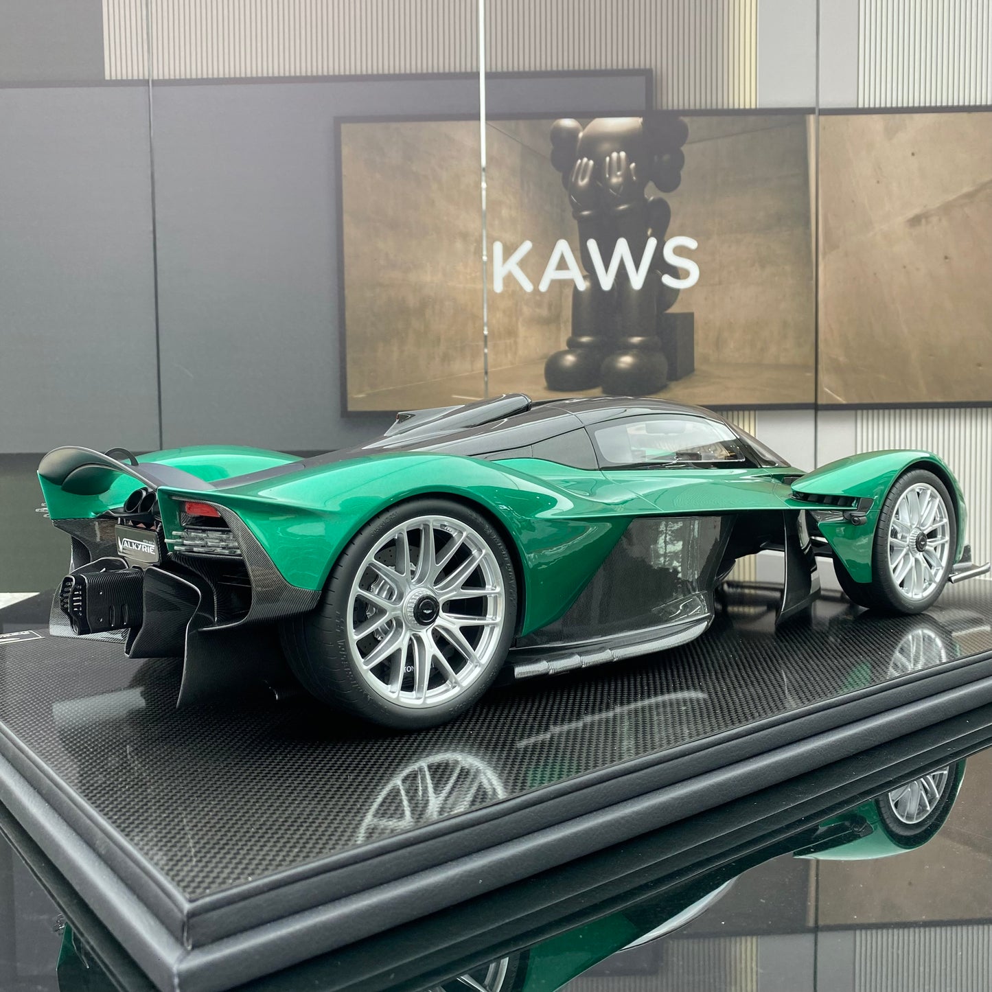 FRONTIART 1/8 Aston Martin Valkyire British Green FA Limited Edition Model