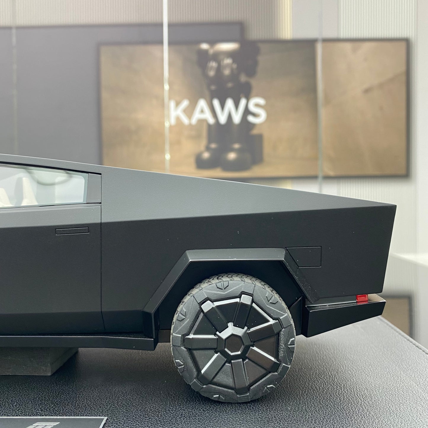 TOP Marques 1:18 Tesla Cybertruck resin car model