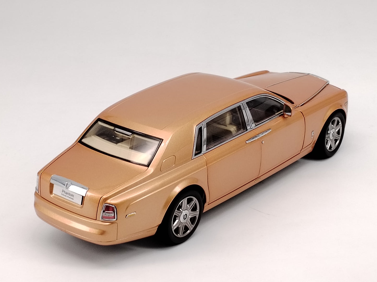 Kyosho 1/18 Rolls-Royce Phantom Gold Alloy Model Car