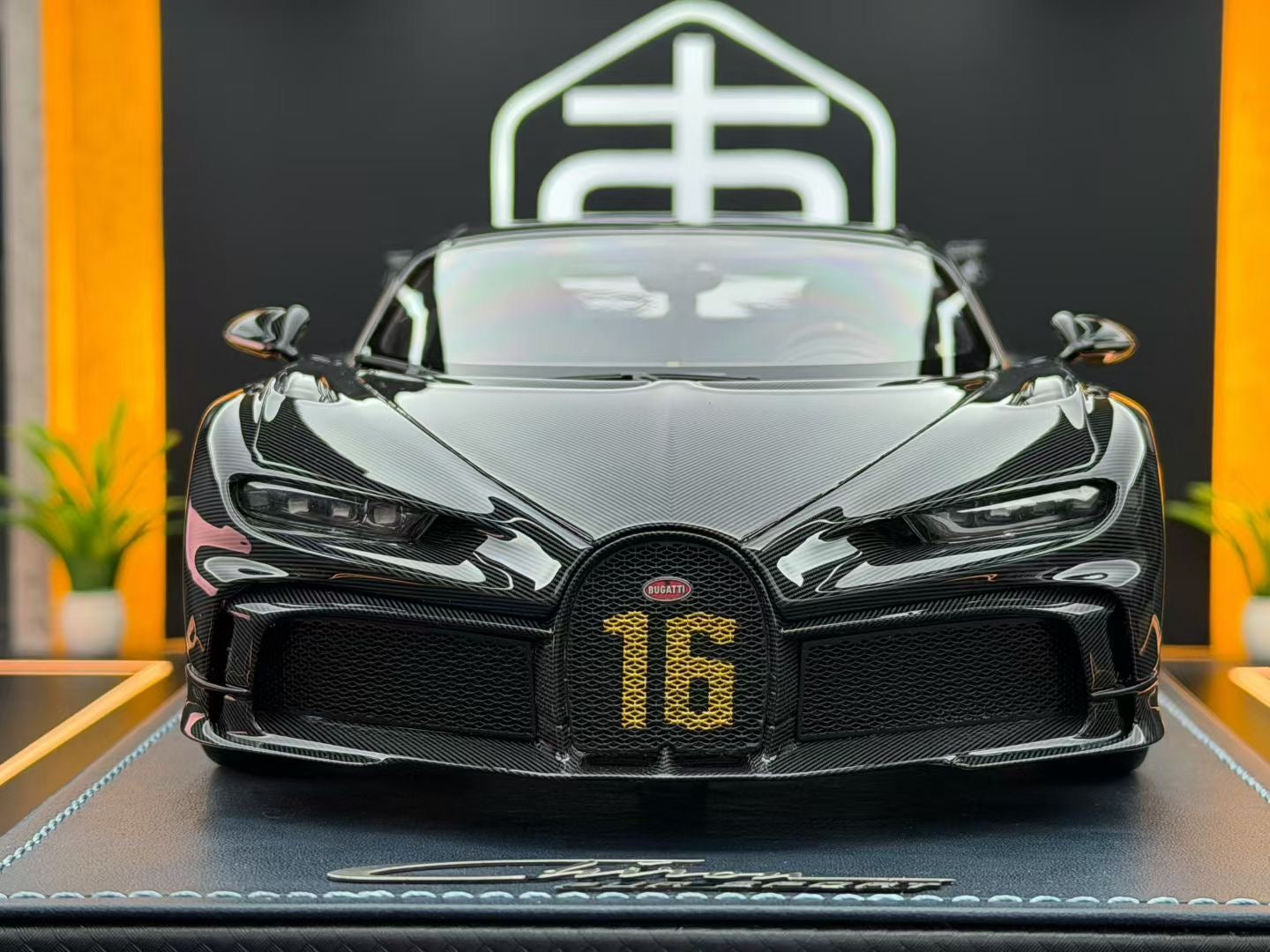MR 1:18 Bugatti Chiron Pur Sport Full Carbon 46/99 DDJ046