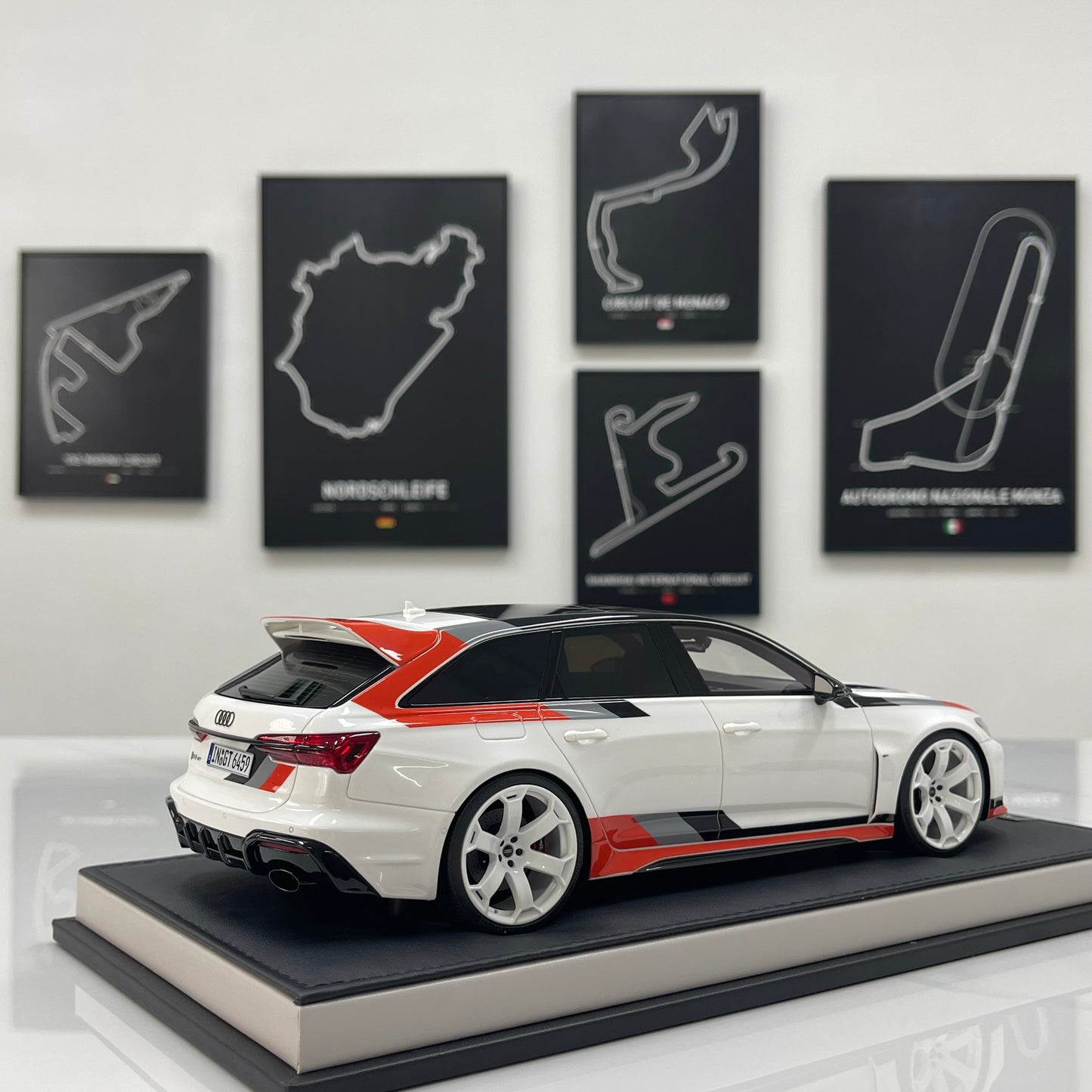 MOTORHELIX 1/18 Audi RS6 Avant GT Acona White Resin Closed Model