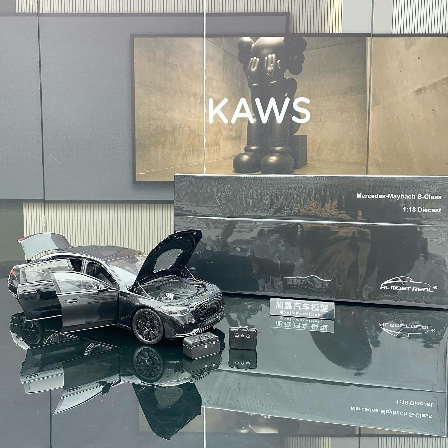 Almost Real 1/18 Mercedes-Benz Maybach S-Class Black Alloy Fully Open Simulation Car Model Ornament