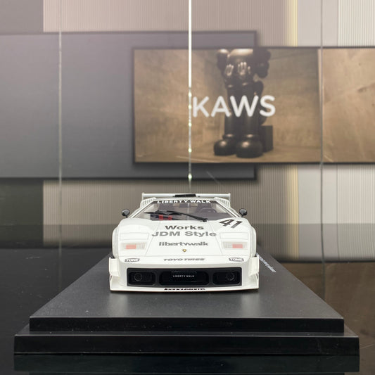 Modelo de simulación de coche Lamborghini Countach LB-WORKS blanco a escala 1/18 de TOPSPEED