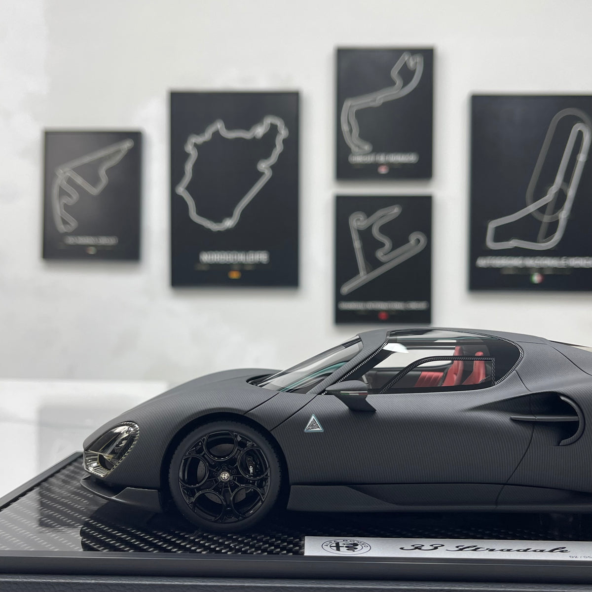 BBR 1/18 Alfa Romeo 33 Stradale Matte Black Carbon Fiber P18264GCH