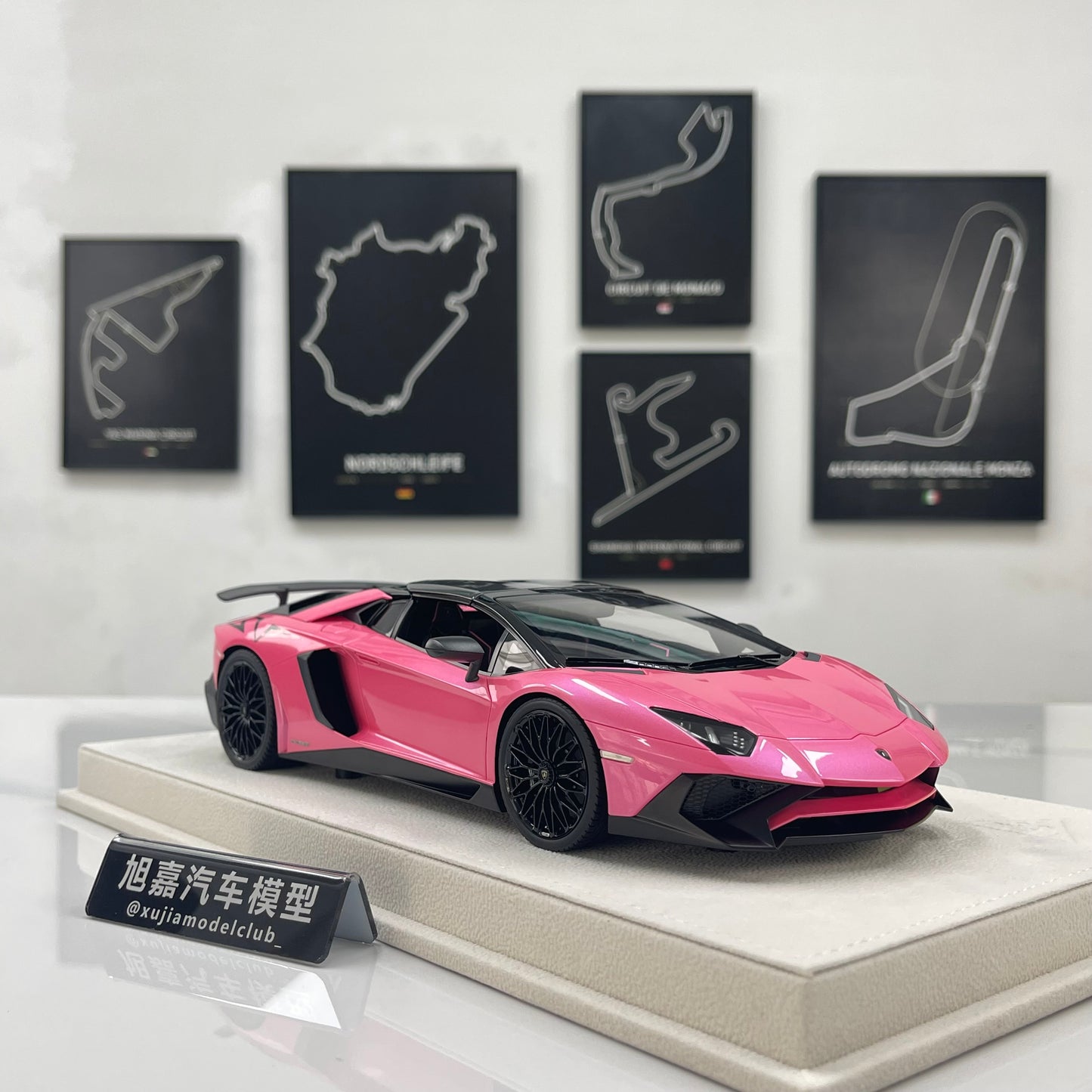 MAKEUP 1/18 Lamborghini Aventador LP750-4 SV Roadster (2015) – Pink (EML007H)
