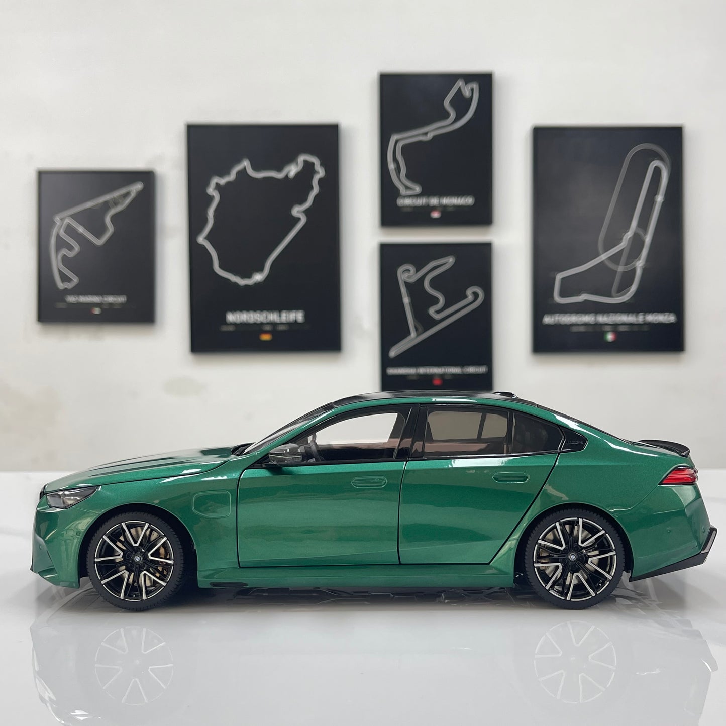 MINICHAMPS 1/18 BMW M5 2024 Metallic Green 110023800