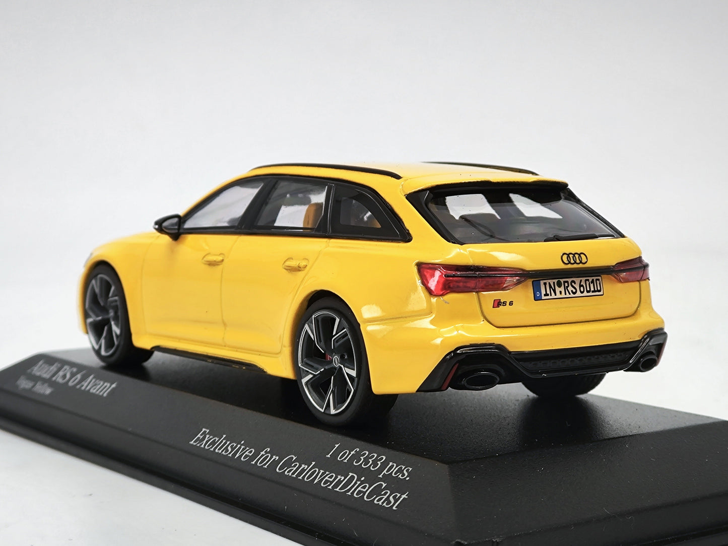MINICHAMPS 1/43 Audi RS6 Alloy Enclosed Car Model Ornaments