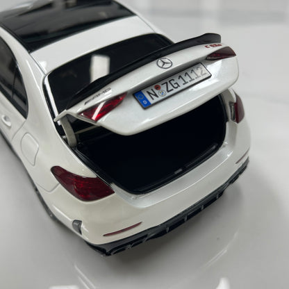 NZG 1/18 Mercedes-AMG C63 S E-Performance, Gloss White (111200040)