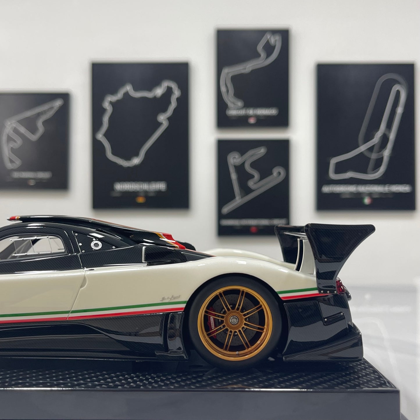 KASH MODEL 1/18 Pagani Zonda R Warm Pearl White KPZR003