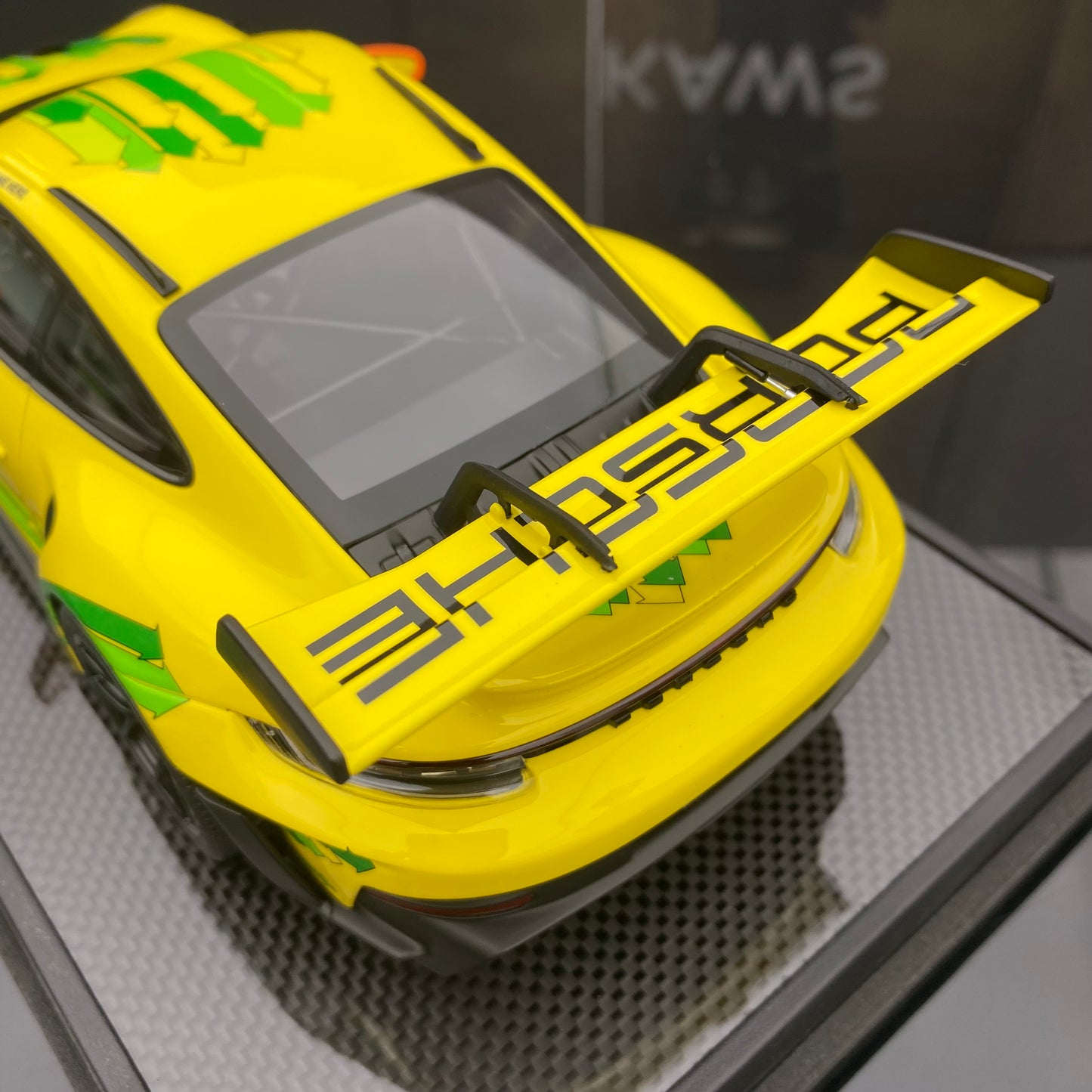 TP 1/18 Porsche 992 GT3 RS (Weissach Package) Glorora painting simulation car model