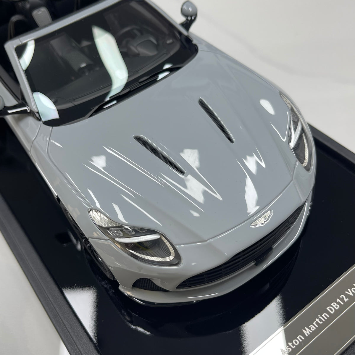 MOTORHELIX 1/18 Aston Martin DB12 Volante (Convertible) - Porcelain Grey (MH396)