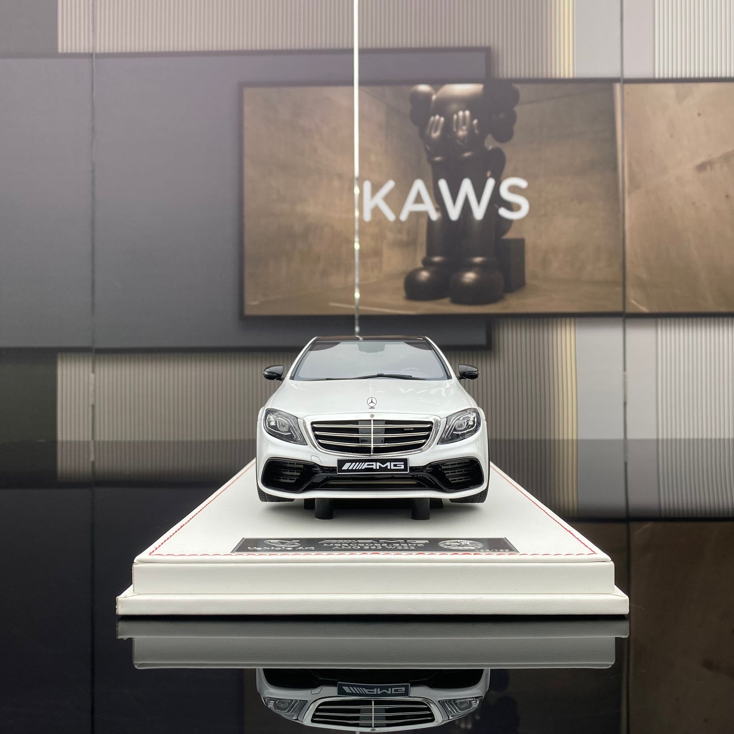 VEHICLE Art 1/18 Mercedes-Benz AMG S63 white car model ornament