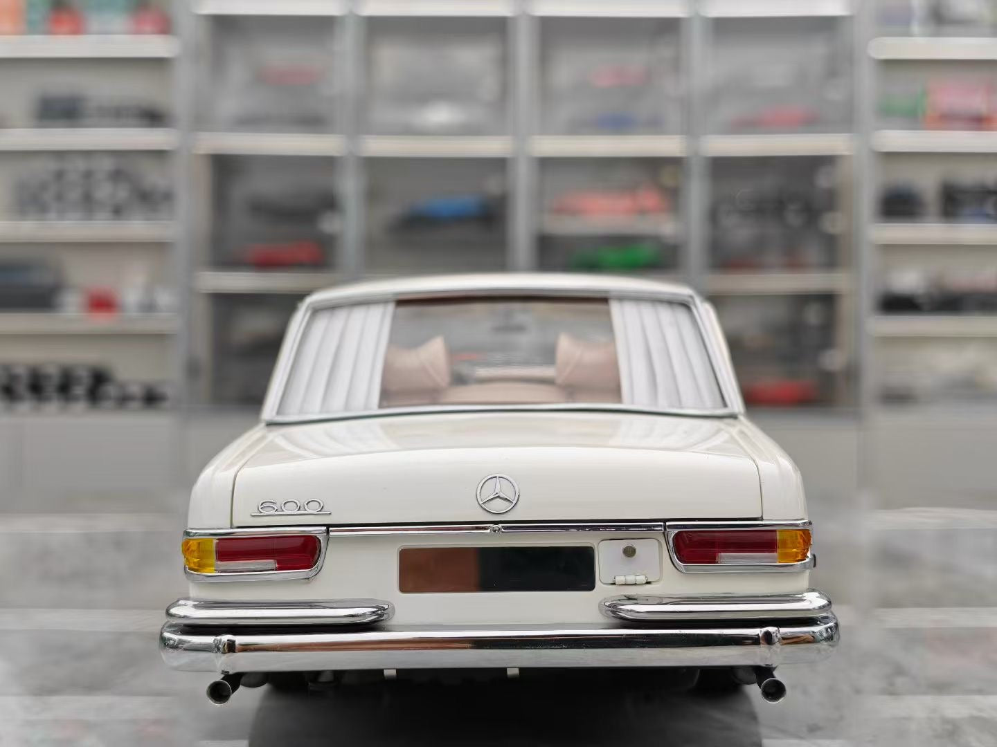 CMC 1/18 Mercedes-Benz Pullman 600 W100 White DDJ009