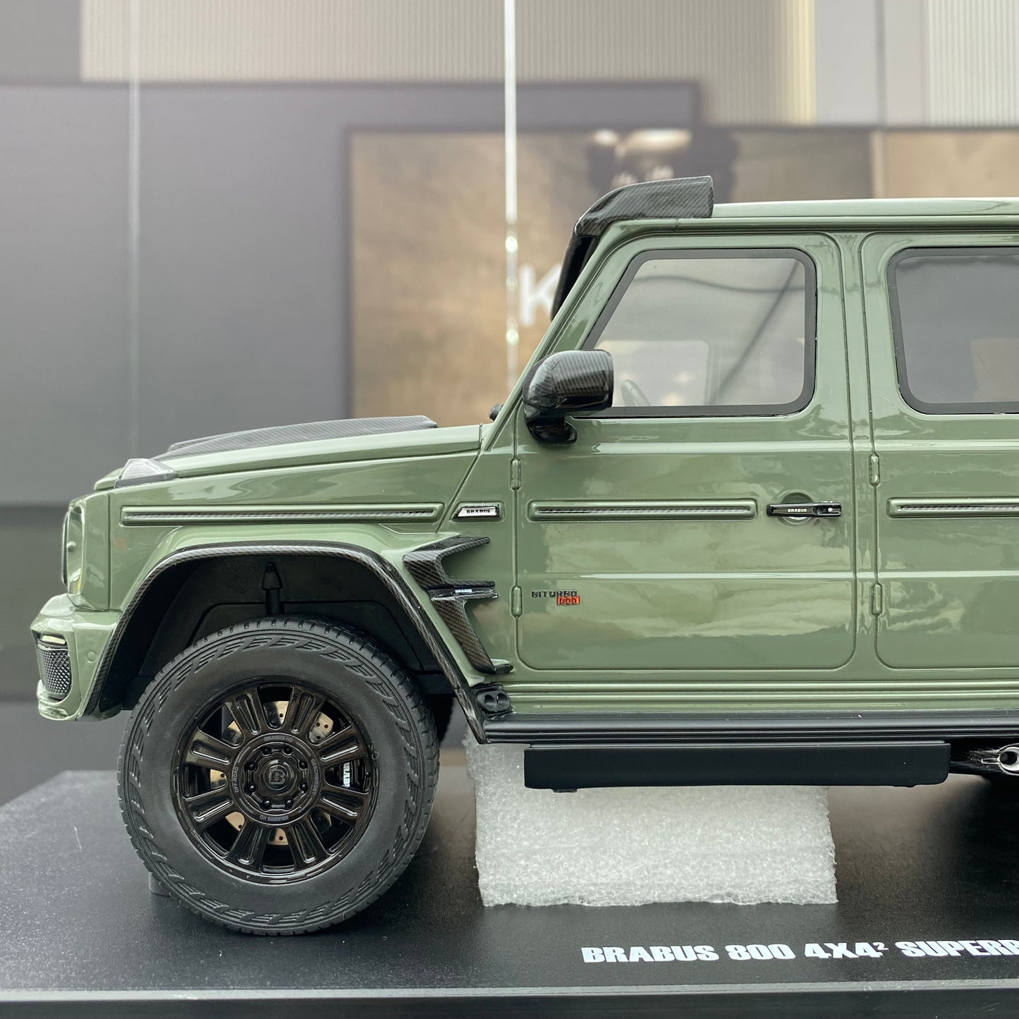 GT Spirit 1/18 Mercedes-Benz Brabus 800 4x4 Big G resin limited edition car model with display box