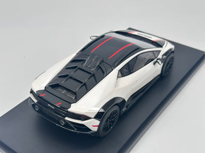 TOPSPEED 1/18 Lamborghini Huracan Sterrato White Simulated Car Model TS0610