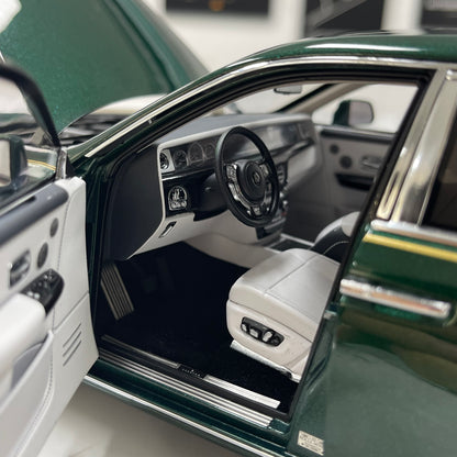 ZP 1/18 Rolls-Royce Phantom VIII (Gold Badge/Luggage Set Edition) – Peninsula Green (ZP117)