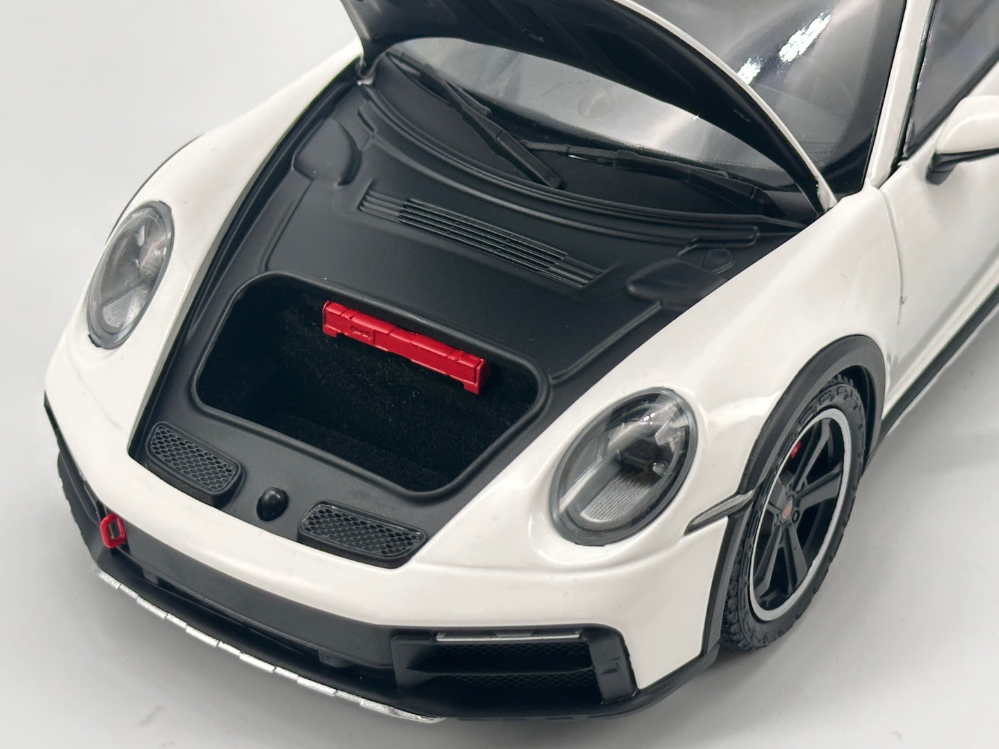 MINICHAMPS 1/18 Porsche 911 DAKAR White Alloy Car Model