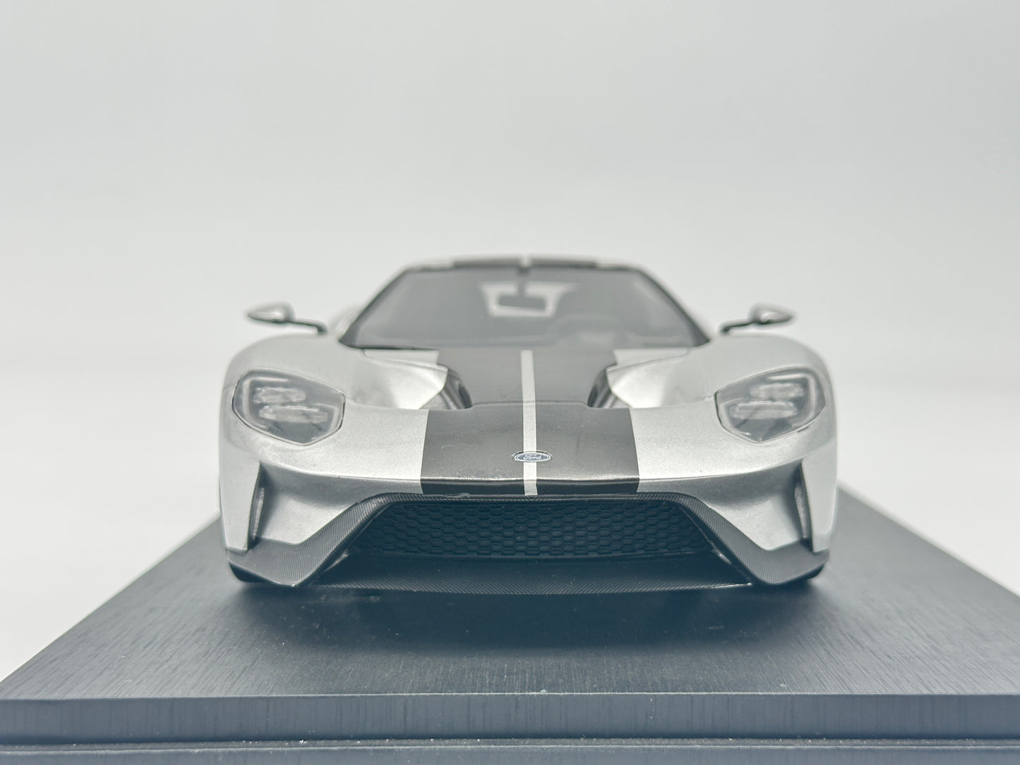 TOPSPEED 1/18 Ford GT Silver Simulation Car Model Ornaments