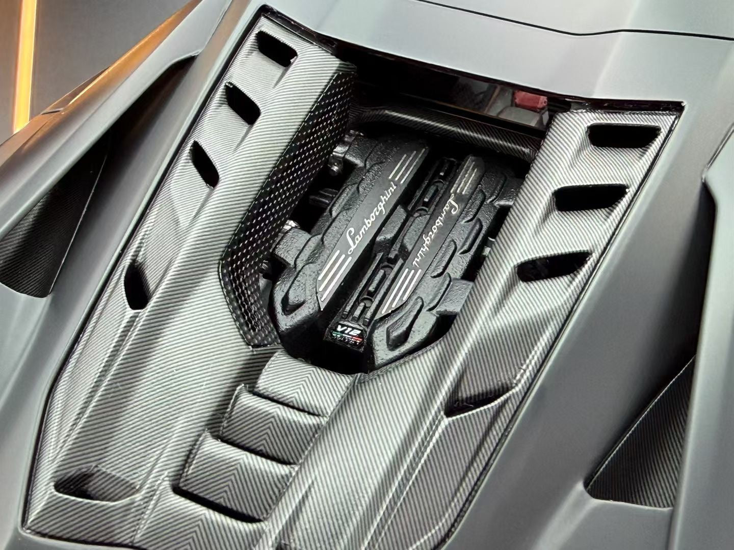 MR 1:18 Lamborghini Revuelto Nero Nemesis Matt 130/149 DDJ054