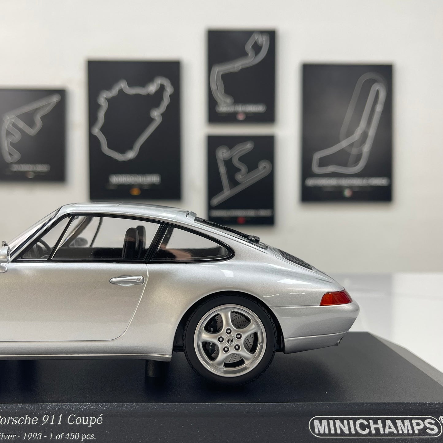 MINICHAMPS 1/18 Porsche 911 (993) 1993 Silver 155061101