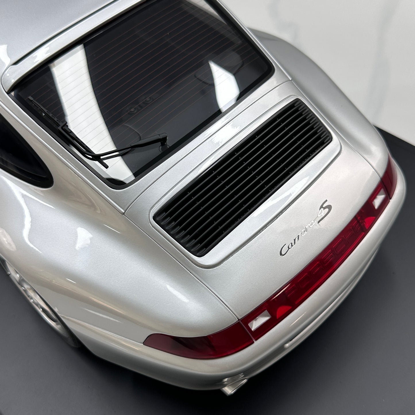 GT Spirit 1/8 Porsche 911 [993] Carrera 4S – Silver (GTS801901)