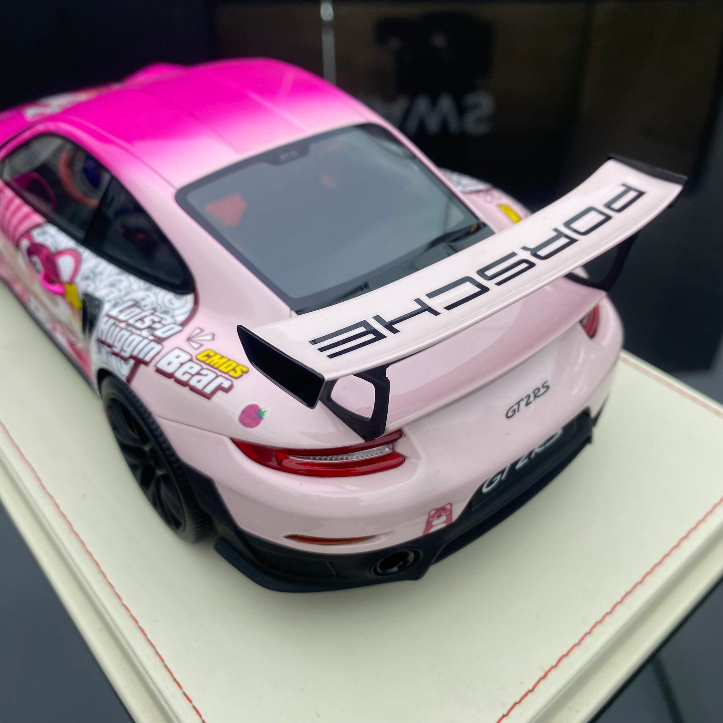 Vehículo Art1/18 Porsche 911 GT2RS Weissach Modelo de paquete