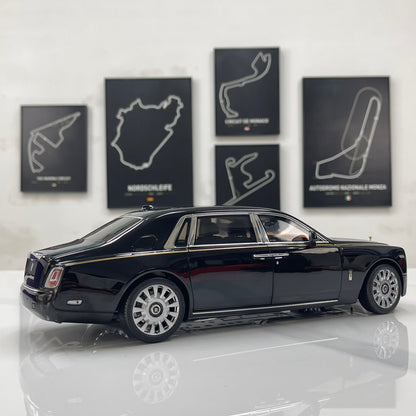 ZP 1/18 Rolls-Royce Phantom VIII (Gold Badge & Luggage Set Edition) – Pearl Black / Silver Roof (ZP115)