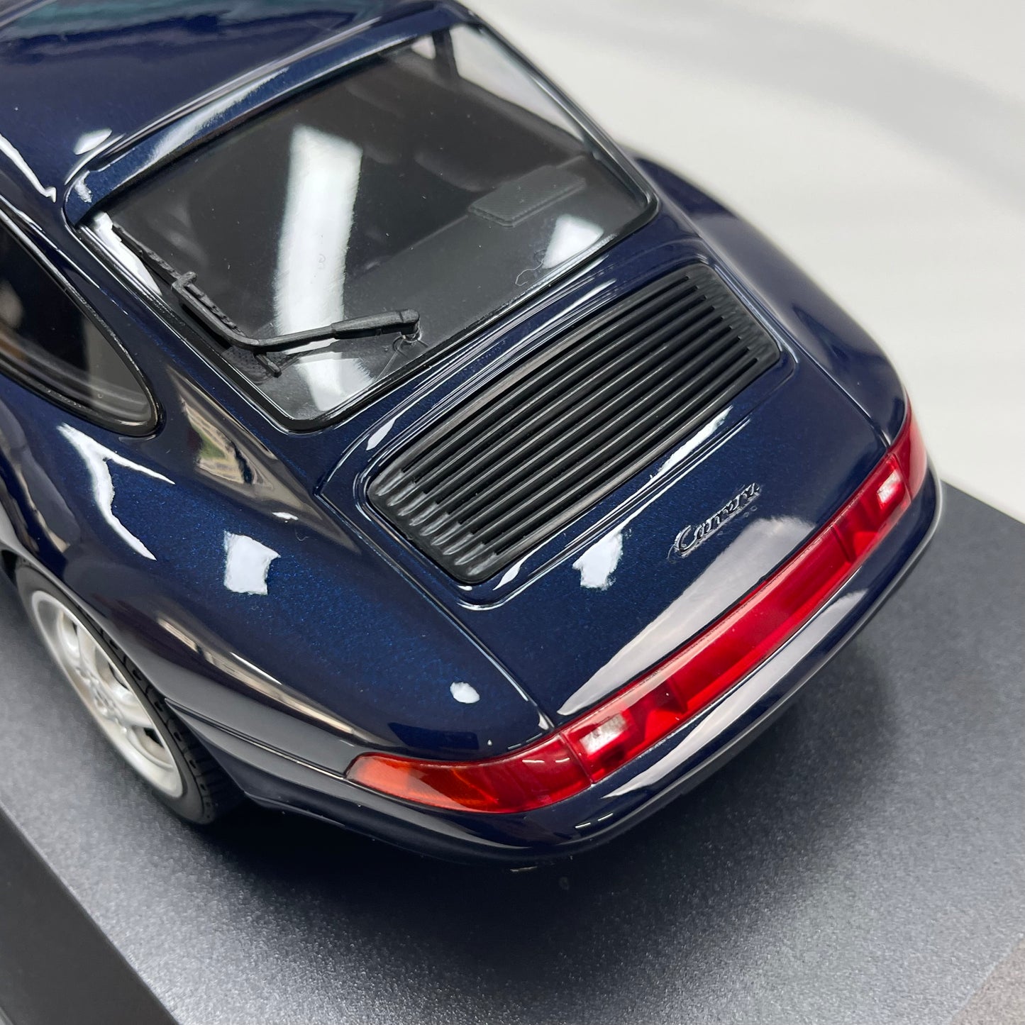 MINICHAMPS 1/18 Porsche 911 (993) 1993 Metallic Blue 155061100