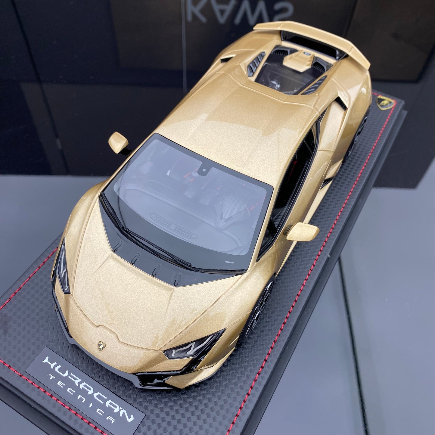 Lamborghini Huracan LP640-2 Tecnica Sunburst Gold Edición Limitada a escala 1/18