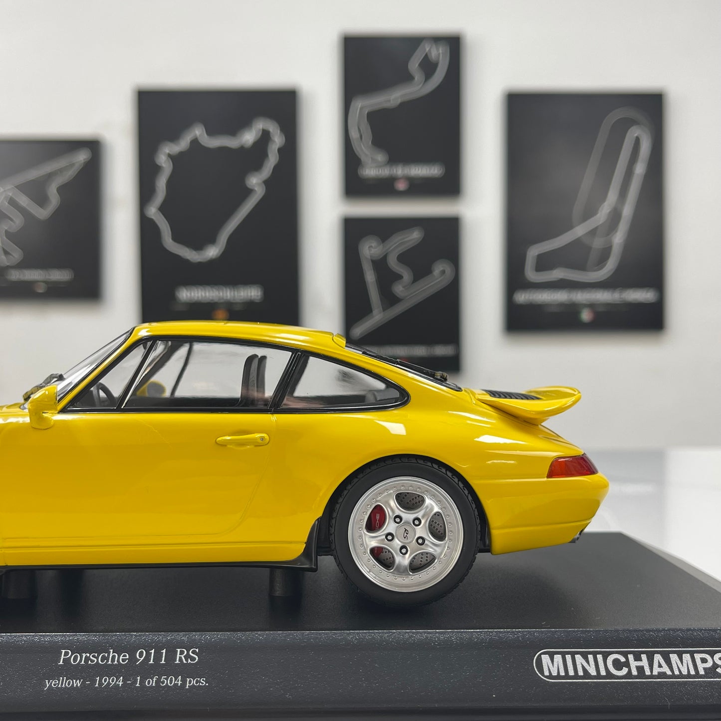 MINICHAMPS 1/18 Porsche 911 RS (993) - 1994 Yellow 155061120