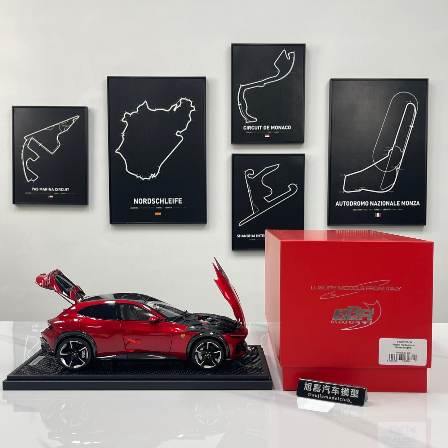 BBR 1/18 Ferrari Pursangue, black top, carbon fiber base metallic red HE180052BCH
