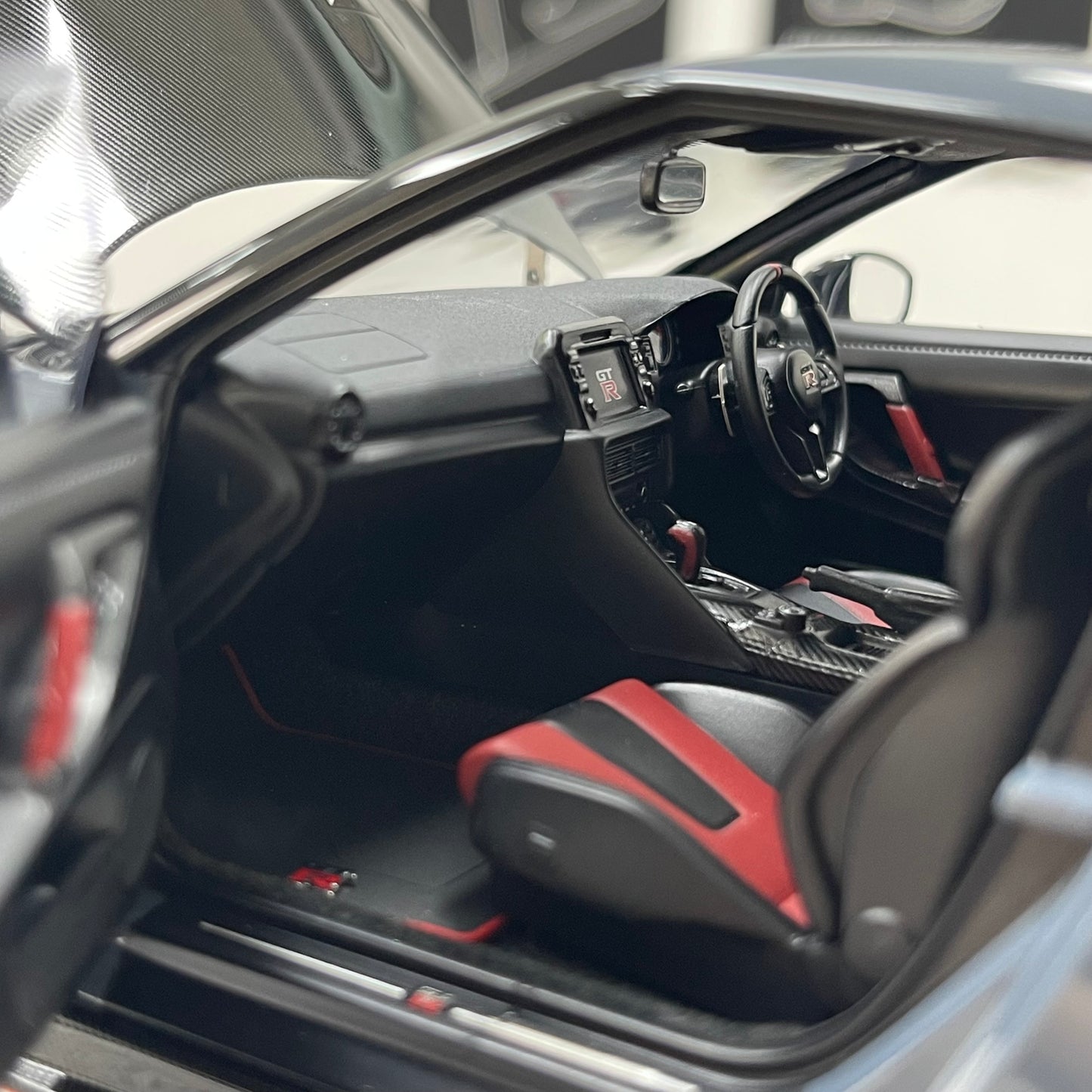 MOTORHELIX 1/18 Nissan GT-R NISMO (R35) Special Edition 2022 Stealth Grey Alloy Model Car