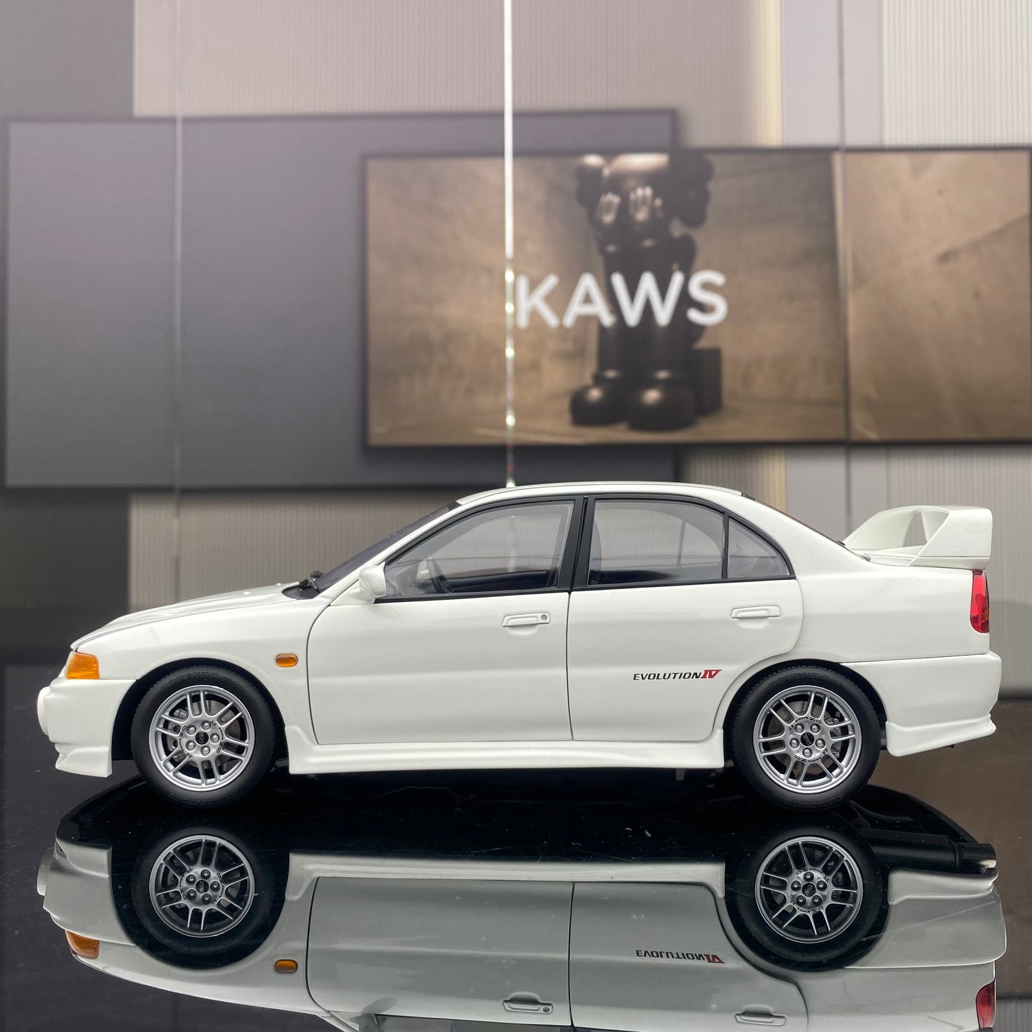 MOTORHELIX MH 1/18 Alloy Car Model Mitsubishi Lancer EVO 4th Generation Ornaments